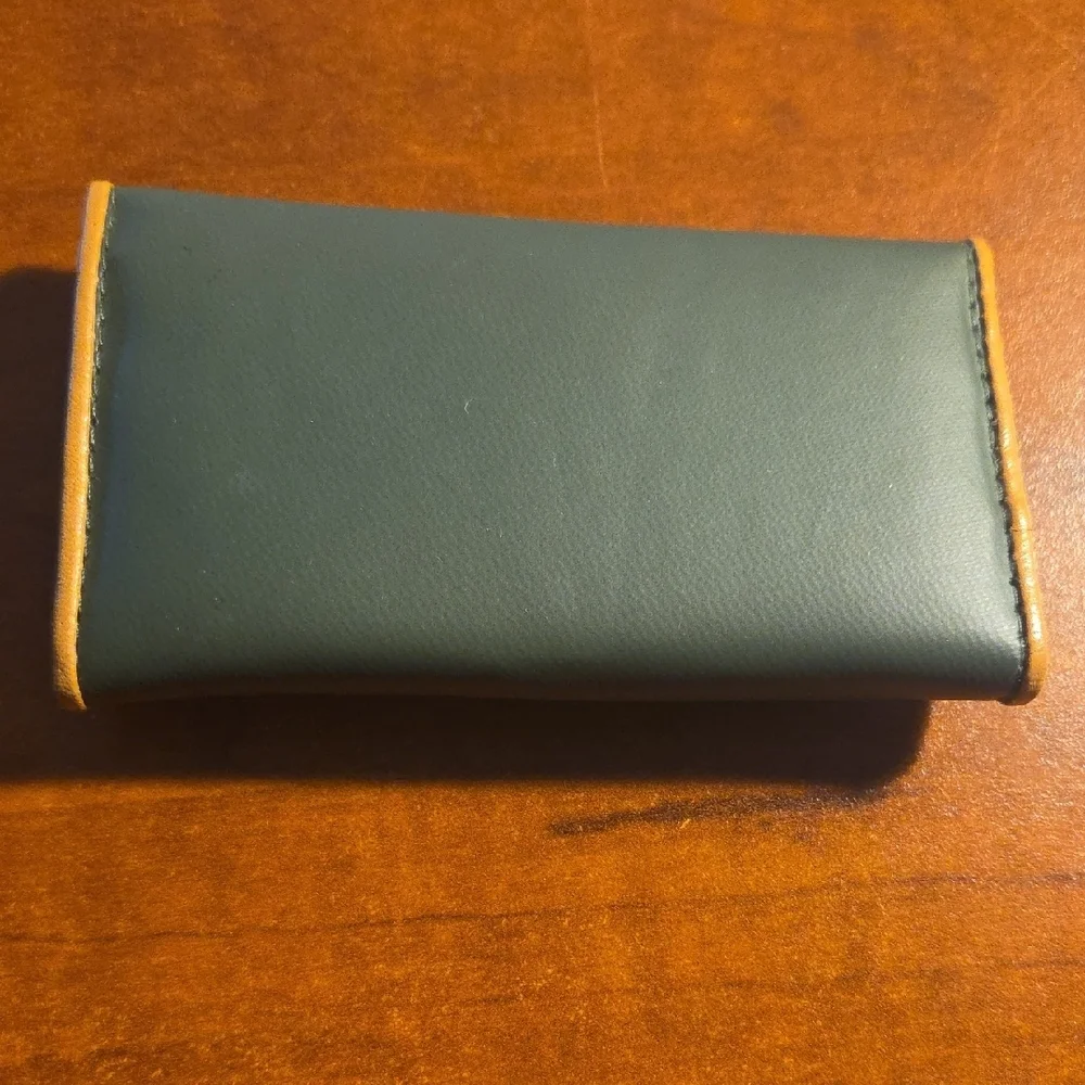 Hunting World Green Leather Key Wallet with Brown Logo